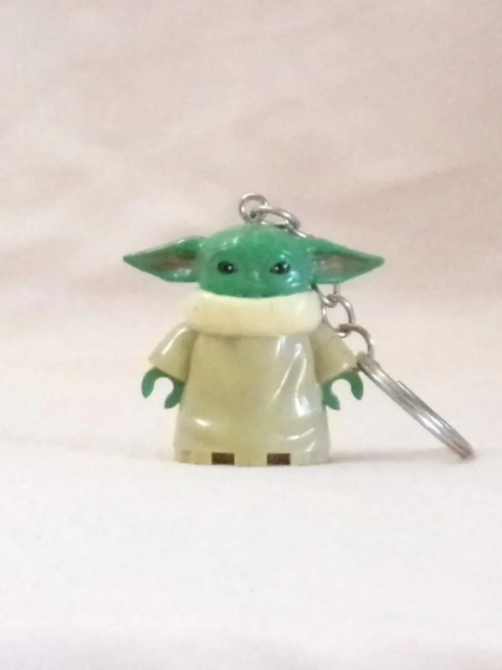 Minifigure Keychain- Star Wars The MANDALORIAN Mando CHILD Grogu Charm Stand New
